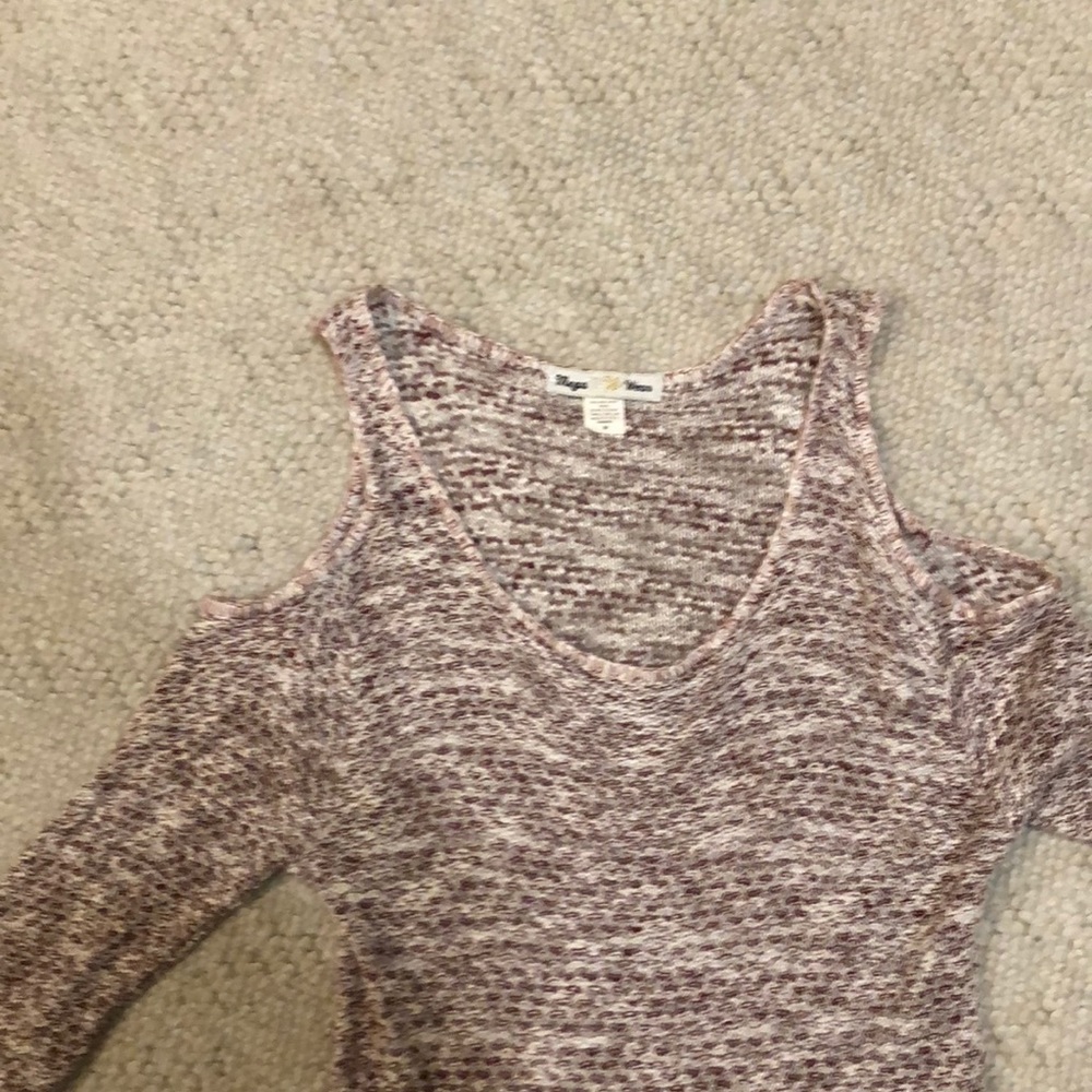Cold Shoulder Light Sweater - Picture 3 of 4